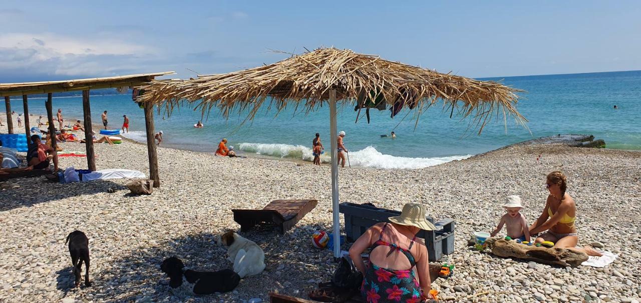 Gud House Ξενοδοχείο Gudauta Εξωτερικό φωτογραφία